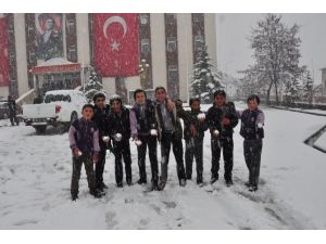 23 Nisan’a Kar Altında Girdiler