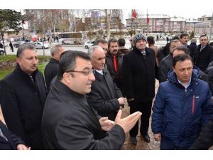Sivas’ta Çelenk Gerginliği
