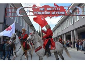 Atlı Savaşçılar Balıkesir Sokaklarında