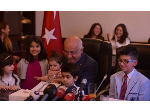 Tbmm Başkanı Koltuğunu Ona Devretti