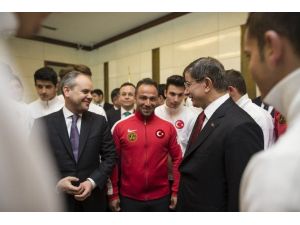 Başbakan Davutoğlu Dünya Şampiyonlarıyla Buluştu