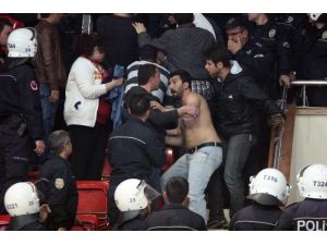 Derbi İçin Tribünler Boşaltılıyor!