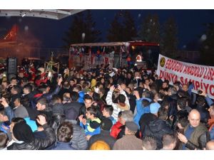 Trabzon, Şampiyonu Böyle Karşıladı !