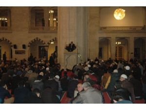 Ankara’da Camiler Doldu Taştı