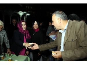 Ak Parti Adayı Çelik, Kandil Şerbeti İkram Etti