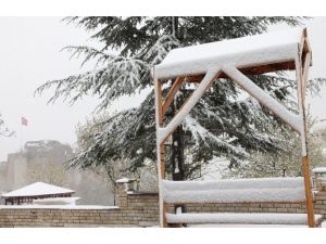 Nisan Karı Harput’u Beyaza Bürüdü