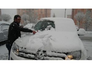 Van’da Lapa Lapa Kar Yağışı