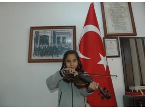 Minik Keman Virtüözü: “Cumhurbaşkanımız Annesini Çok Sevdiği İçin O Parçayı Çaldım”