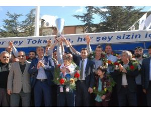 Şampiyon Takıma Coşkulu Karşılama