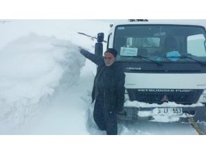 Erzurum’da Kar İki Metreyi Buldu