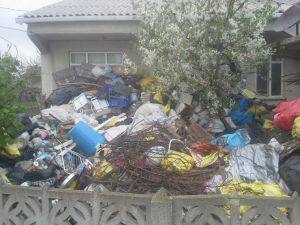 Evden 10 Kamyon Çöp Çıktı