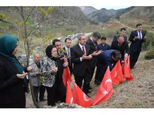 Ermenilerin Katlettiği Şehitler Mezarı Başında Anıldı