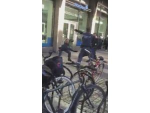 Türk Genç, İsveç Polisinin Siyahi Gence Uyguladığı Şiddeti Görüntüledi