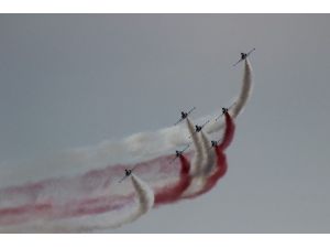 Türk Yıldızlarının Provası İlgiyle İzlendi