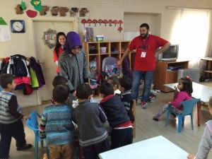 Miniklerin Dilekleri Üniversitelileri Duygulandırdı