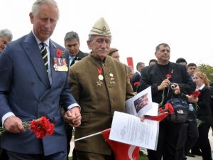 Prens Charles, Çanakkale Şehitlerini Karanfillerle Andı
