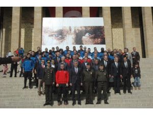 Trabzonspor Anıtkabir’i Ziyaret Etti