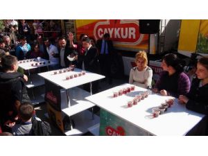 Diyarbakır’da ‘Çay İçme Yarışması’ Düzenlendi