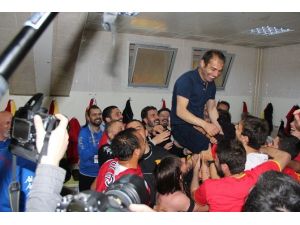 Göztepe’nin Soyunma Odasında Bayram Var