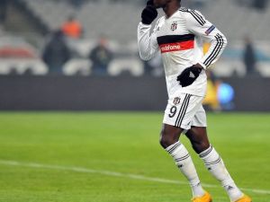 Demba Ba Hazard’ı Kutladı