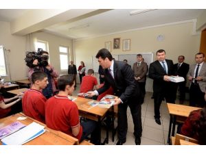 Üniversiteye Hazırlanan Öğrencilere Osmangazi Desteği