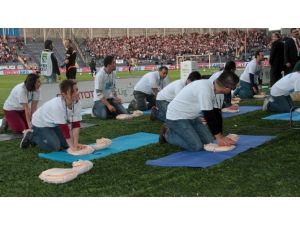 Beşiktaş Hayata El Verdi