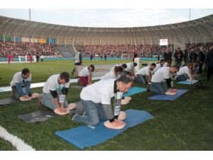 Beşiktaş Hayata El Verdi