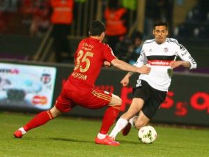 İlk Yarıda Bir Gol, Bir Kırmızı Vardı