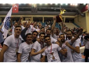 Arkas Spor Kupasını Kaldırdı