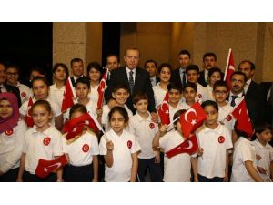 Erdoğan Kuveyt Emiri’nin Sarayı’nda Türk Öğrenciler Tarafından Karşılandı