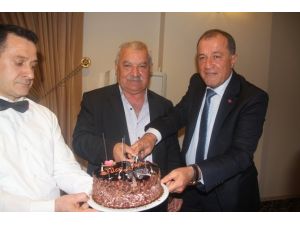 Hakemlerin Gecesinde Doğum Günü Sürprizi