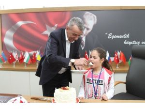 10 Yaşındaki Azeri Çocuğu Hayat’a Doğum Günü Sürprizi
