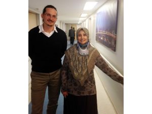 Türk Doktor, Libyalı Kadını Bıçaksız Ve Narkoz Olmadan Tedavi Etti