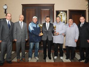 Çorum Belediyesporun Kupaları Belediye Başkanına Teslim Edildi