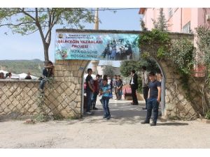 Küçük Yazarlardan İmza Günü