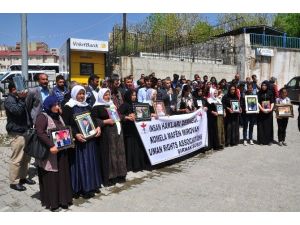 Uludere’de Ölenlerin Aileleri, Adliye Önünde Toplandı