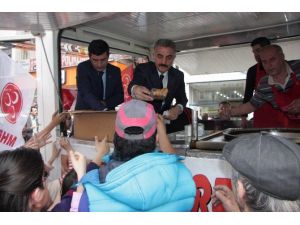 İsmet Büyükataman Lokma Tezgahının Başına Geçip Lokma Dağıttı