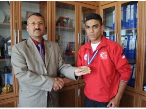 Halk Eğitim Kursundan Balkan Şampiyonu Çıktı