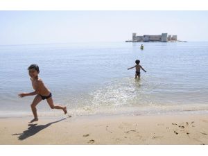 Kızkalesi’nde Deniz Sezonunu Çocuklar Açtı