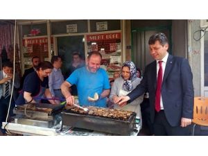 Ak Parti Adayından Bedava Köfte Ekmek