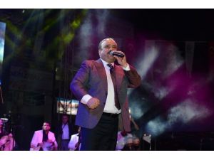 Sahne Direğinde Konser