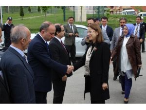 Bakan İslam, Eşinden Şiddet Gören Kadının Çağrısına Cevap Verdi