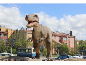 Ankara’nın Dinozoru Yerini Aldı