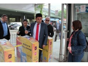 Ak Parti Milletvekili Adayı Kıtaları Metrobüsle Aştı