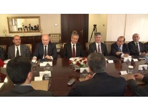 Arınç Ve Akıncı Heyetlerarası Görüşmeye Başkanlık Etti