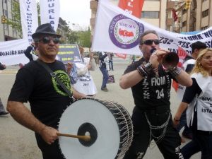 Kadıköy‘de Davullu-zurnalı Kutlama
