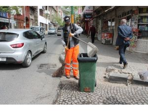 Meslektaşları İşçi Bayramını Kutlarken O Çalıştı