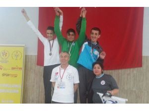 Özel Sporcudan Anlamlı Şampiyonluk