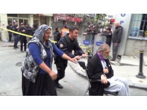 Engelli Vatandaşın Yardımına Polis Koştu