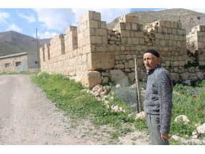 Köyün Tek Sakini... Muhtar Da O İmam Da